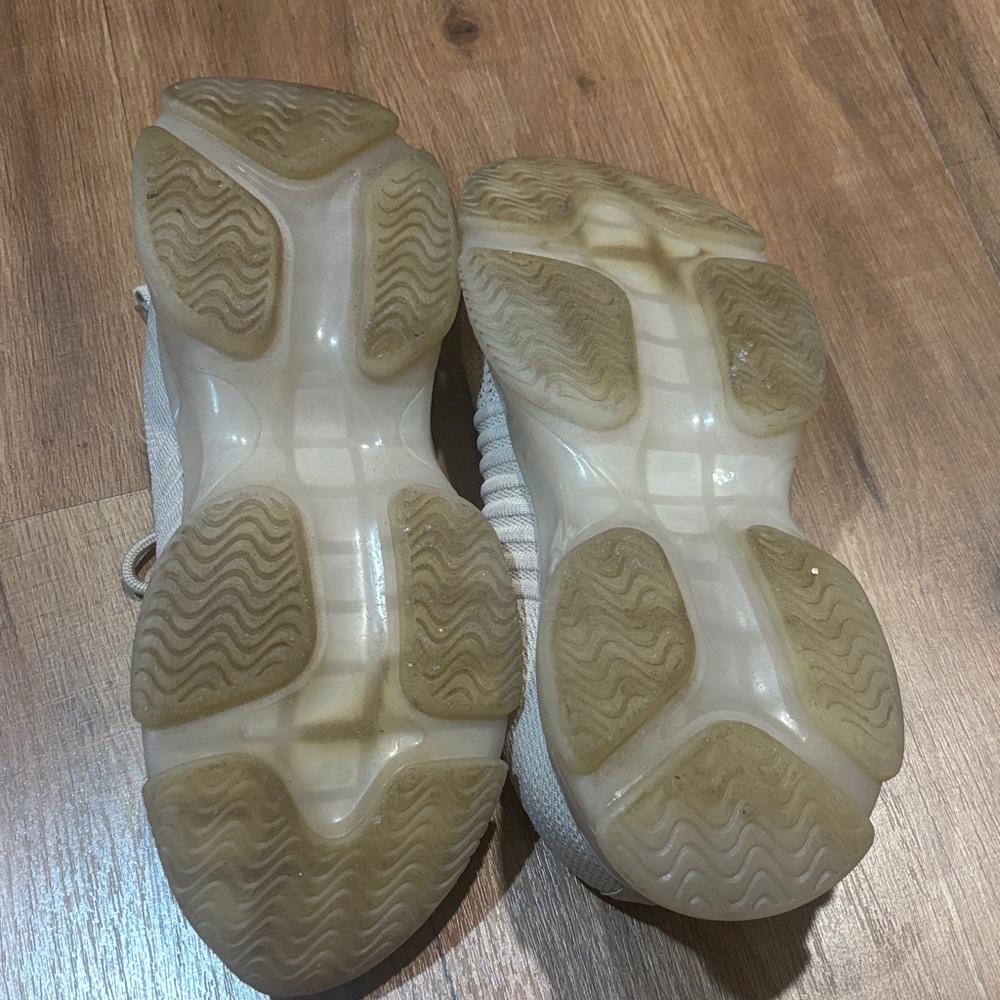 Women's Stylish Beige Sneakers - Picture 4 of 7
